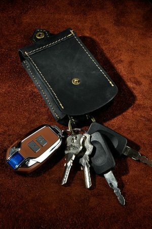 Handmade Leather Key Holder with Pull Strap and Keychain