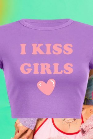 I Kiss Girls Y2K Slogan Crop Tee 90s Aesthetic Baddie Graphic T-Shirt