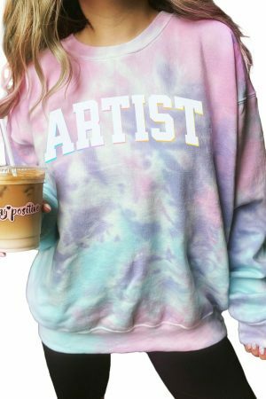 Retro Y2K Artist Sweatshirt for Trendy Art Students