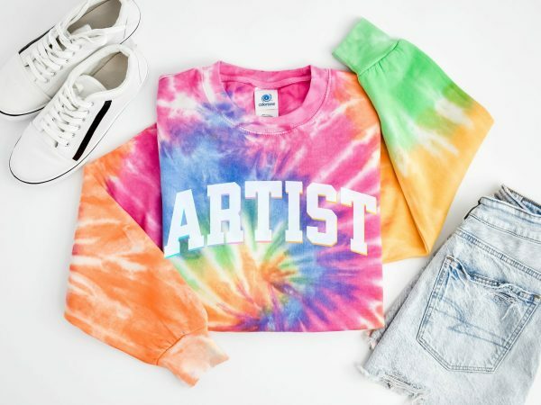 Retro Y2K Artist Sweatshirt for Trendy Art Students