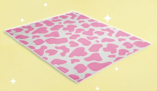 Strawberry Cow Print Velveteen Plush Blanket - Y2K Streetwear Aesthetic