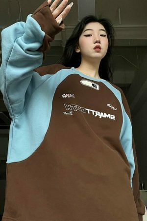 Vintage Oversized Streetwear Sweatshirt with Y2K Aesthetic