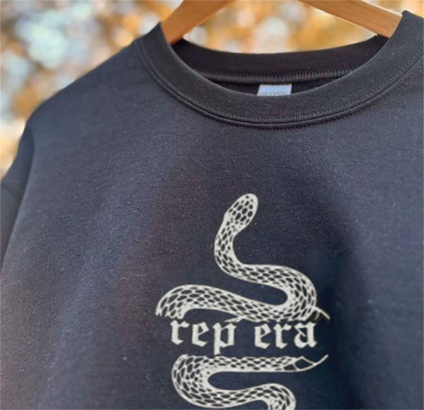 Y2K Aesthetic Black Sweatshirt Inspired by Rep Album - Perfect Gift for Swifties Fan