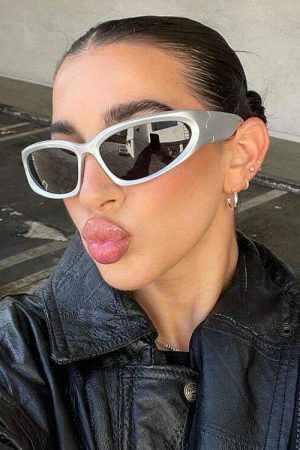 Y2K Silver Mirror Sunglasses with Futuristic Streetwear Aesthetic