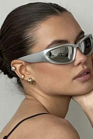 Y2K Silver Mirror Sunglasses with Futuristic Streetwear Aesthetic