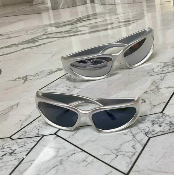 Y2K Silver Mirror Sunglasses with Futuristic Streetwear Aesthetic