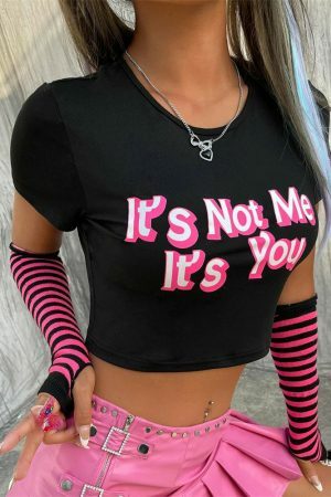 Y2K Slogan Crop Tee - It's You, Not Me - 2000s Text T-shirt - 90s Aesthetic Streetwear - Kawaii Girl Fashion