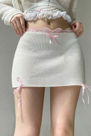 Y2K White Knitted Mini Skirt with Bow Trim & Back Slit