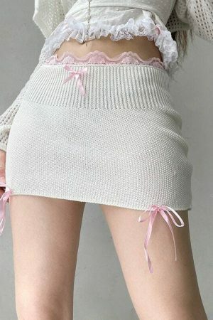 Y2K White Knitted Mini Skirt with Bow Trim & Back Slit